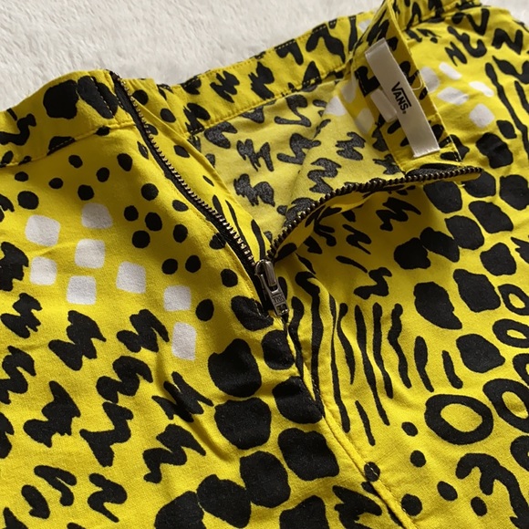 Vans Off the Wall | Reflektor Animal Print Shorts (M) - Picture 8 of 13